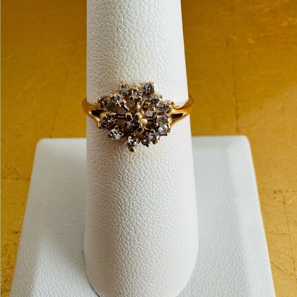 14K Yellow Gold Vintage Diamond Cluster Starburst Ring size 6.75
